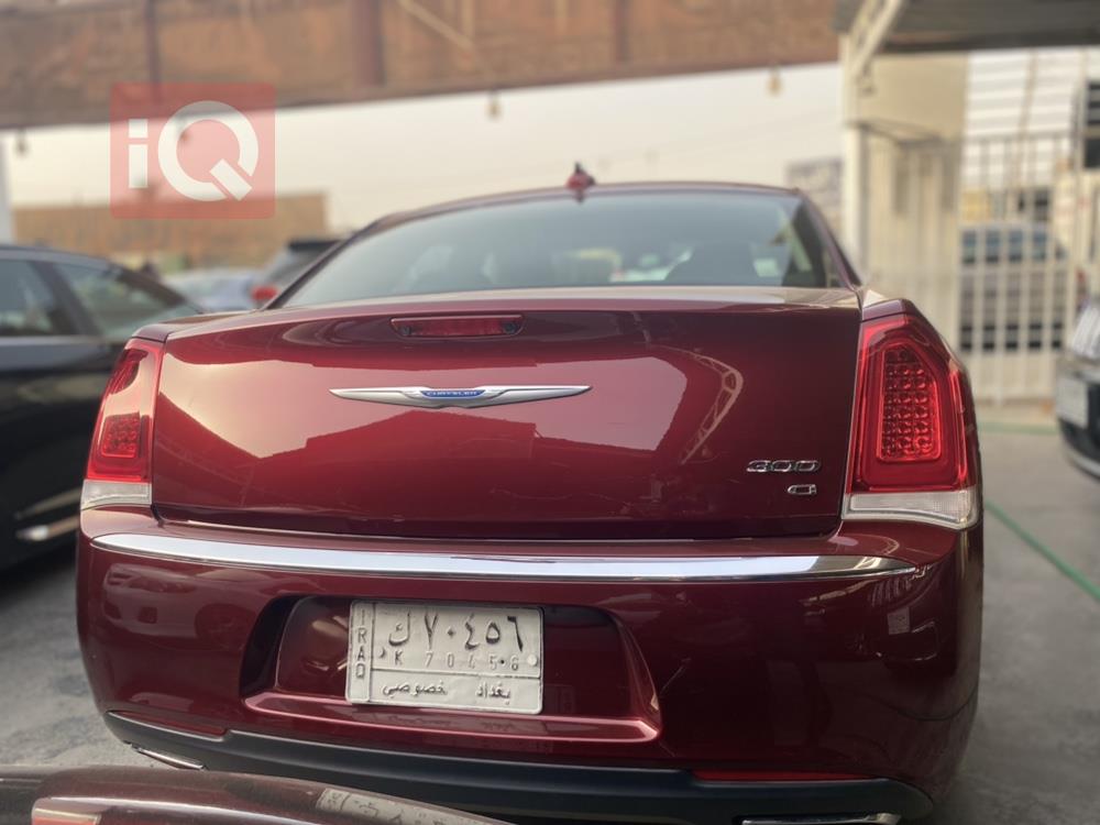 کرایسلەر 300